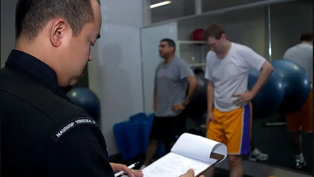 A clinician supervising patients during lumbar physiotherapy; the photograph does not diagnose sciatica
