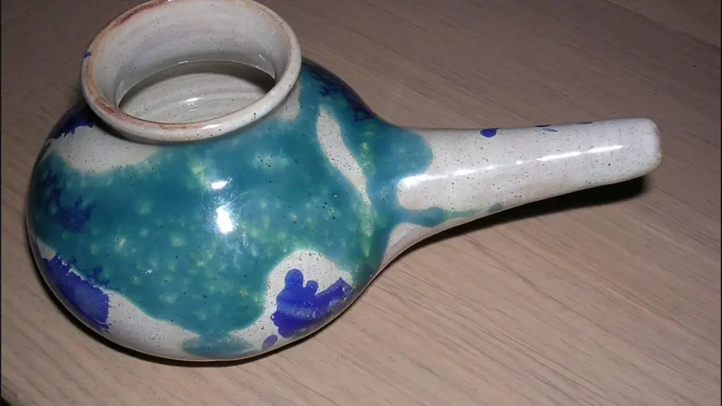 Ceramic nasal-rinse pot; use only correctly prepared saline and follow current safety advice